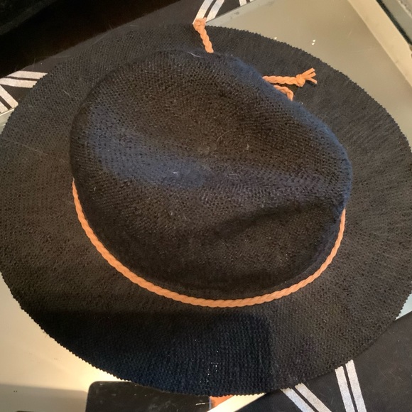 Hat, soft, bendable - Picture 4 of 4